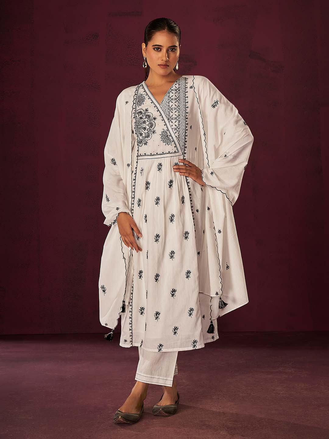 WHITE COTTON MUL EMBROIDERED KURTA WITH PANT AND DUPATTA 